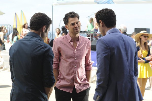 &quot;Royal Pains&quot; Pregnant Paws